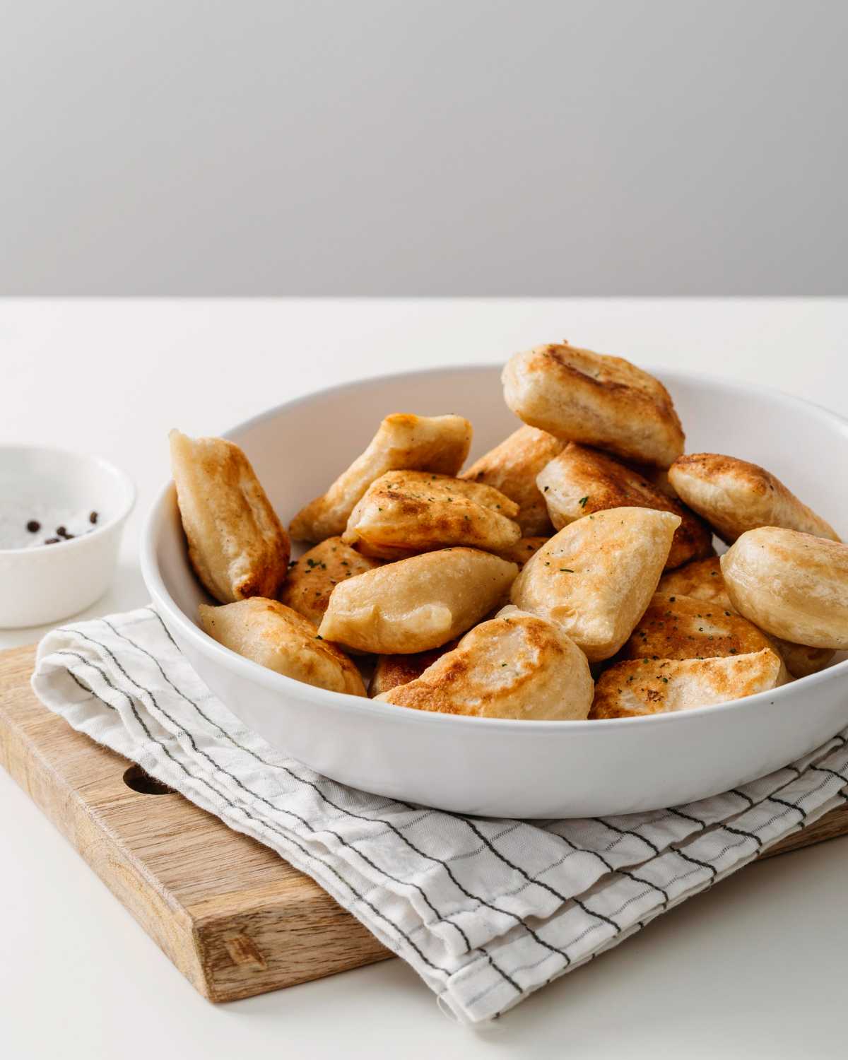 Crispy and juicy chicken cubes in air fryer, served with dipping sauce.