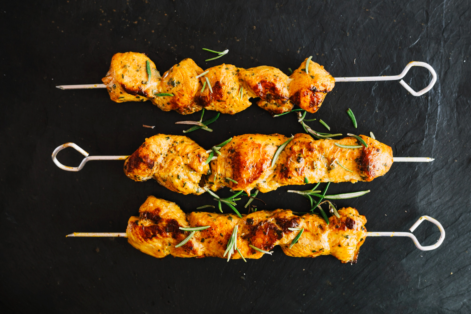 Juicy chicken skewers in air fryer with grilled vegetables.